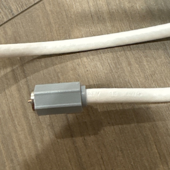 Amphenol  CTFC-T10 4002132 6 Series (ETL) US CATV 18 AWG (White) Cable Cord - Picture 7 of 9